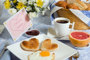 Make Mom a Healthy Breakfast Today for a Chance to Win a Gift Card