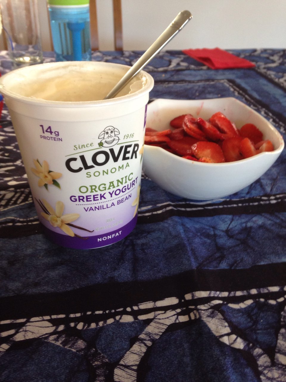 vanilla yogurt and strawberries Directions, calories, nutrition & more