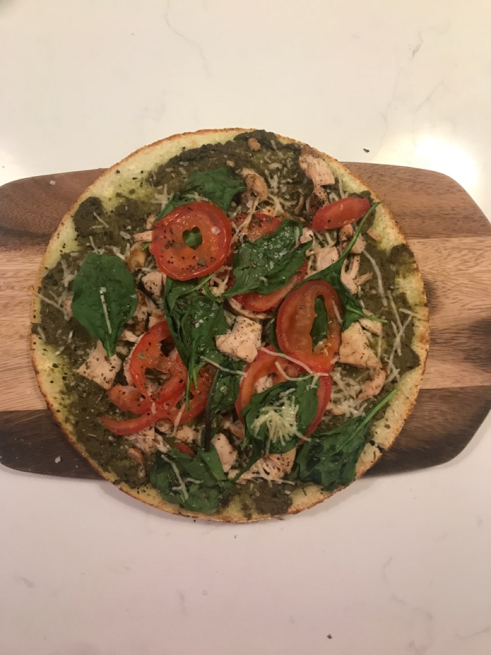 cauliflower pesto chicken pizza!! Directions, calories, nutrition