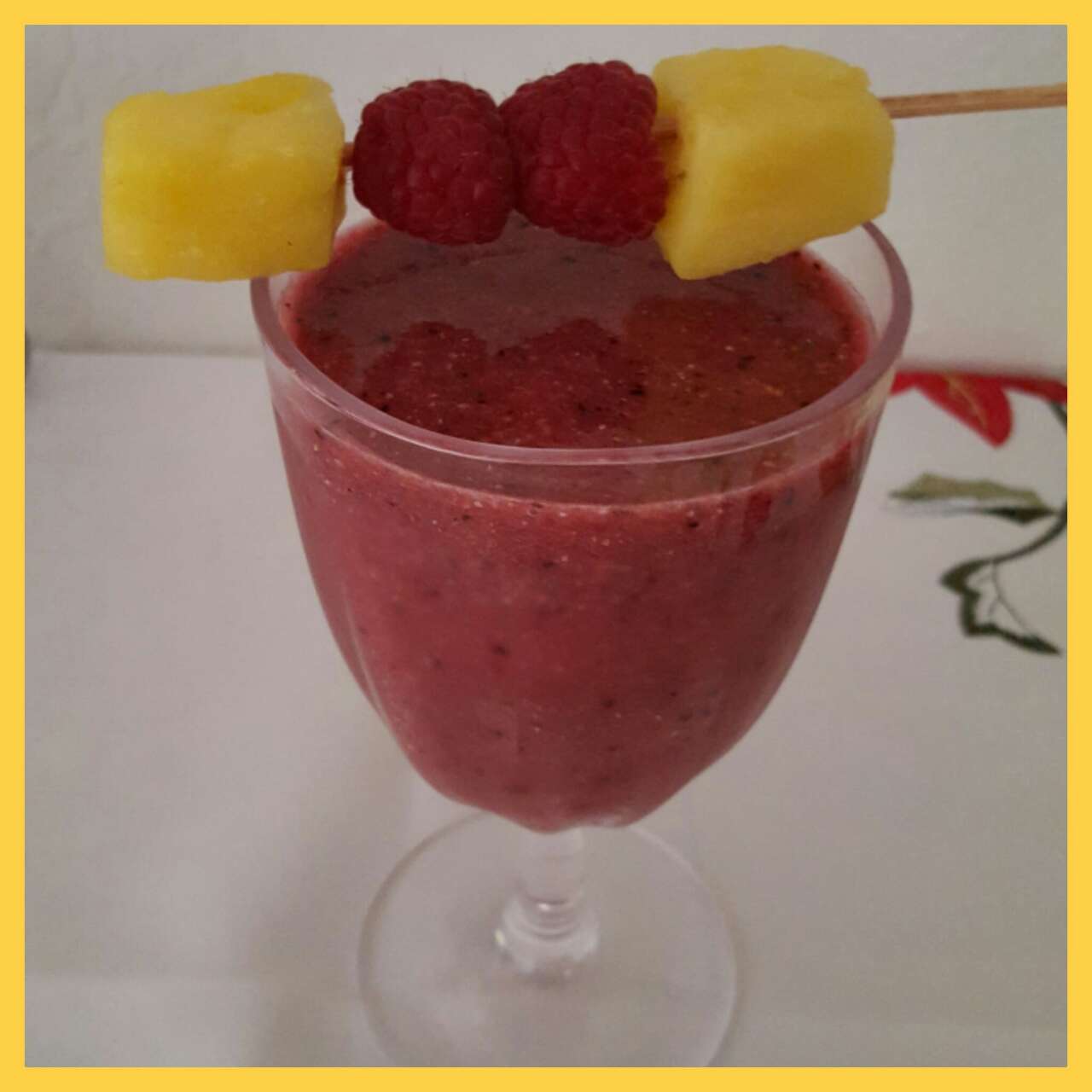 Breakfast pineapple raspberry smoothie: Pineapple raspberry chia seeds ...