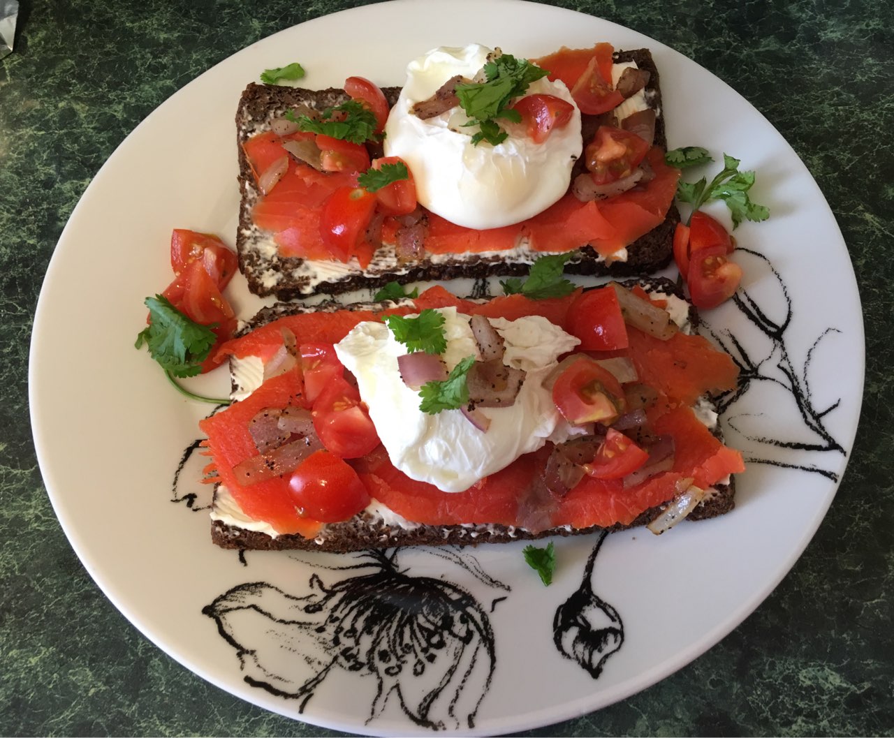 Sunday Breakfast 💛 pumpernickel bread, smear of cream cheese, lox, poached eggs, cherry tomatoes