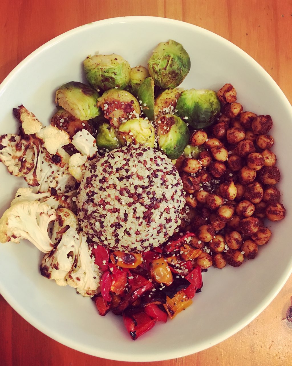 Buddha Bowl 💚 Brussels sprouts cooked with broth and a generous amount