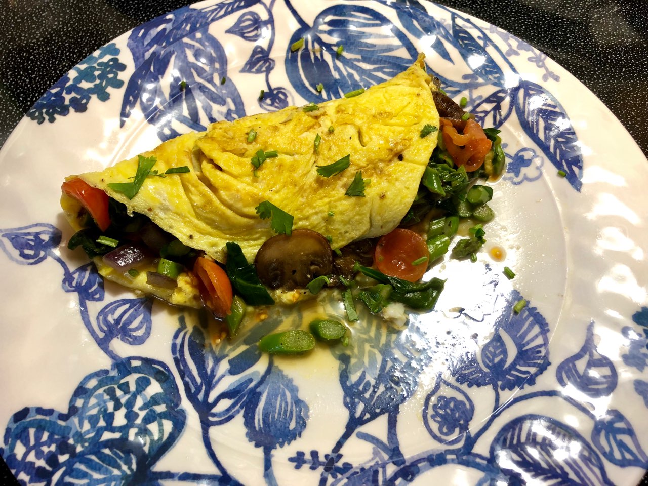 2 egg veggie omelette Asparagus, baby spinach, tomatoes, mushrooms