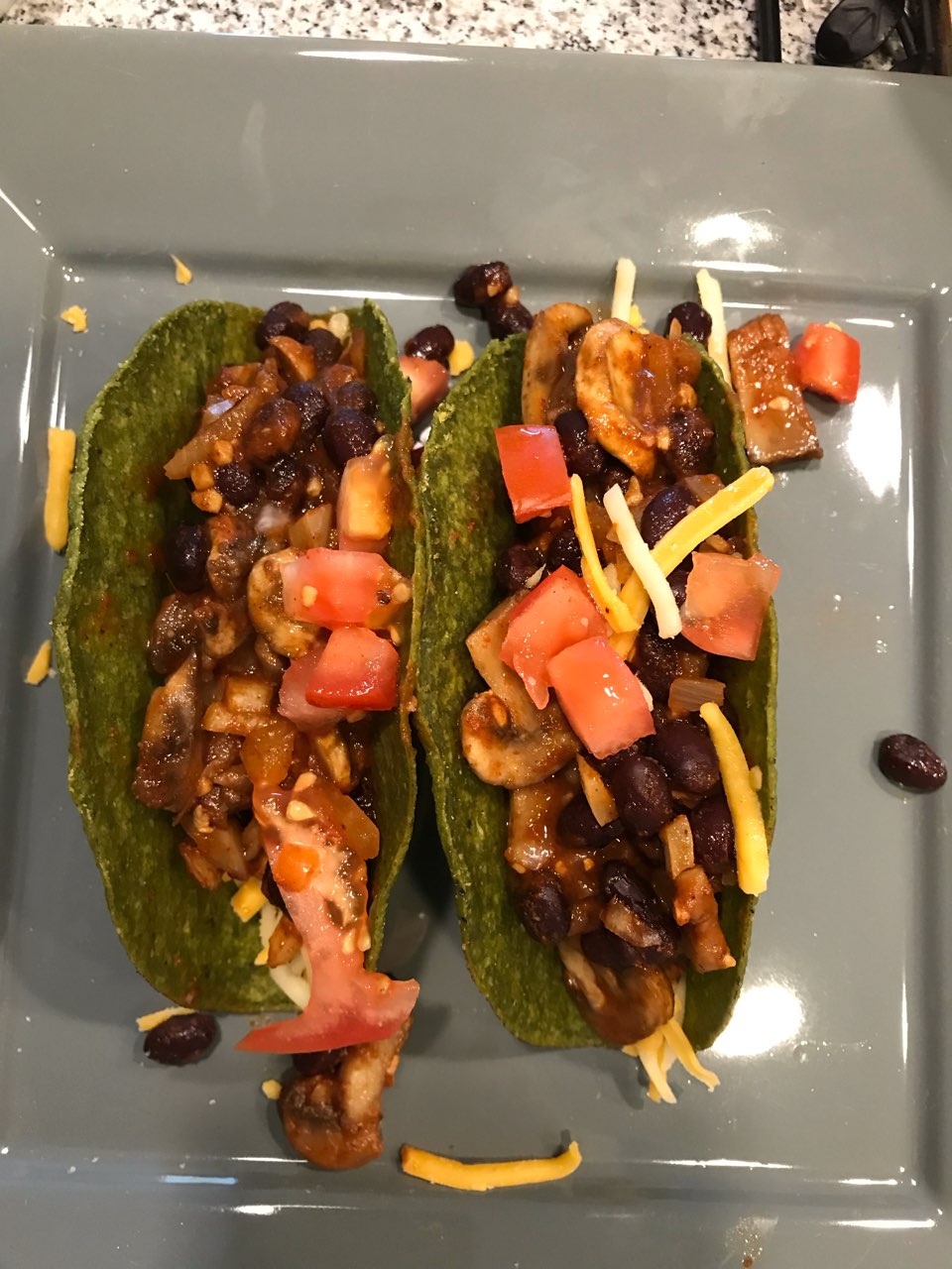 Tacos de hongo for dinner tonight. Mushrooms, black beans, onions