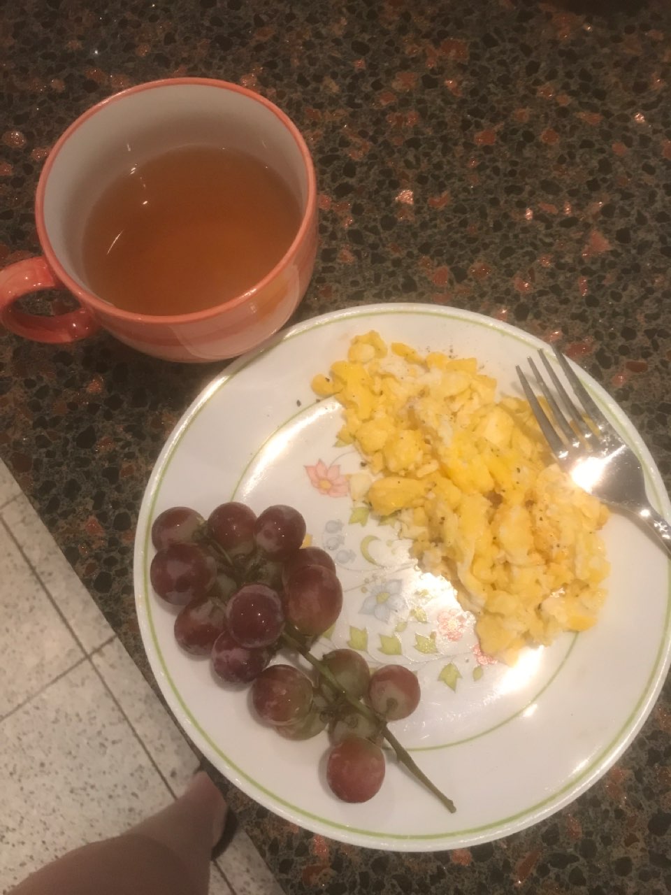 Small breakfast! Eggs, grapes, and a cup of tea ) Fooducate Diet