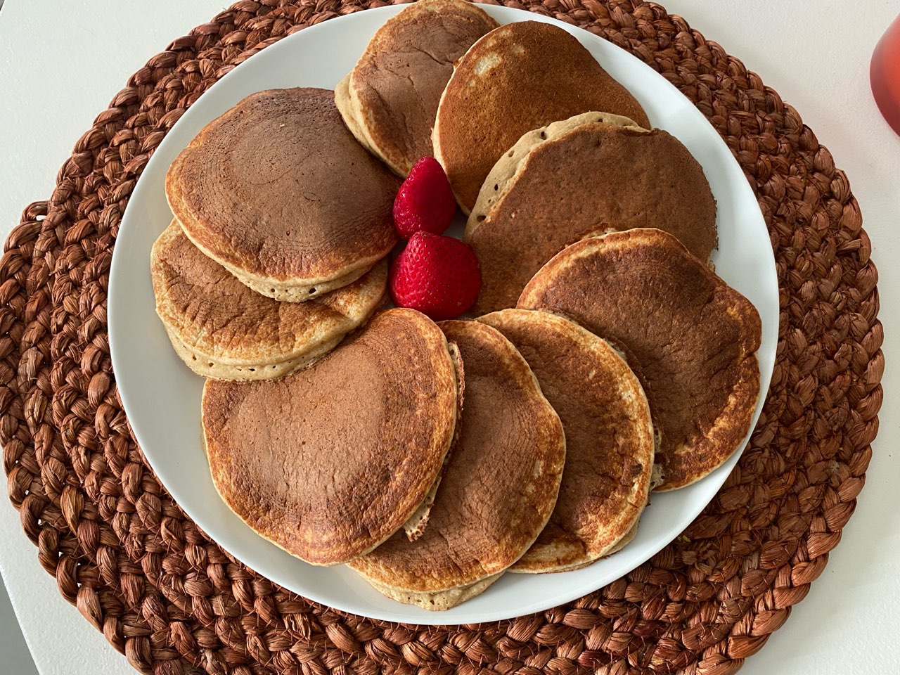Banana oat pancakes (banana, oats, vanilla, salt, milk, eggs, cinnamon