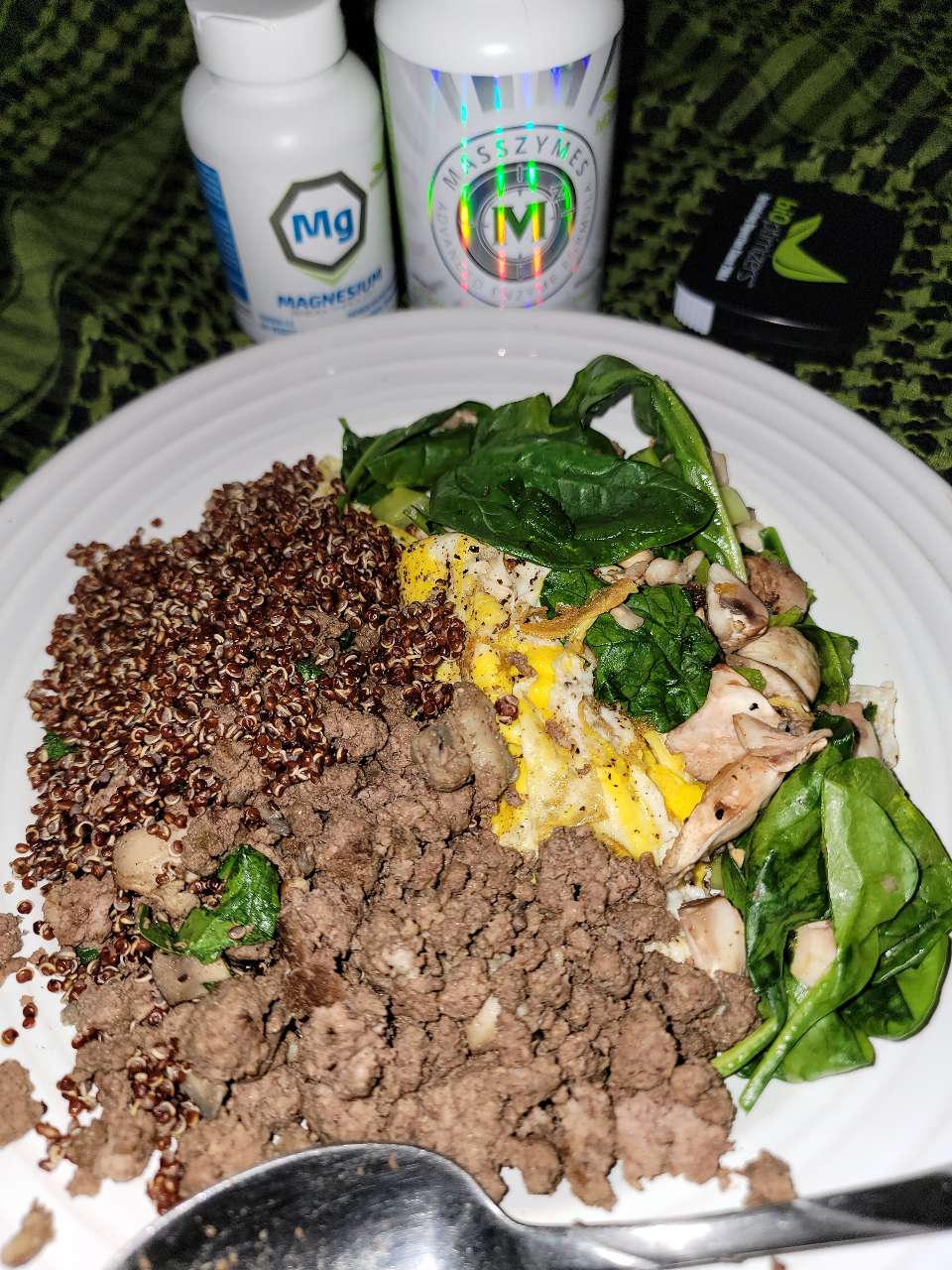 lean ground beef with mushrooms, red quinoa, veggie egg scramble. magnesium and digestive