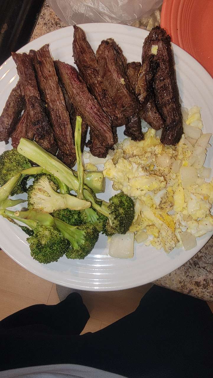 flank steak, eggs, brocoli. breaking the fast, post work work meal
