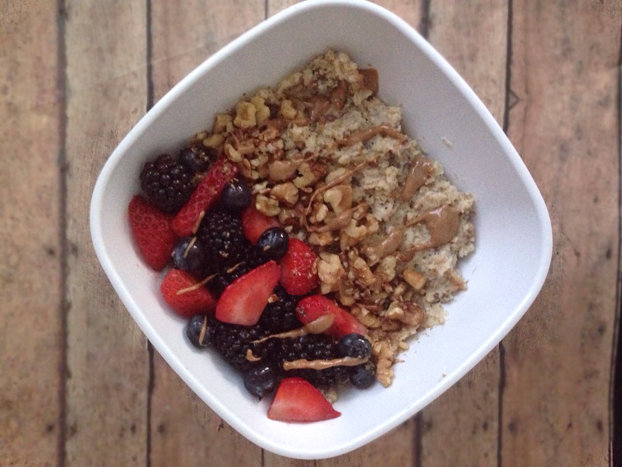 Oatmeal with mixed berries and roasted nuts. Directions, calories