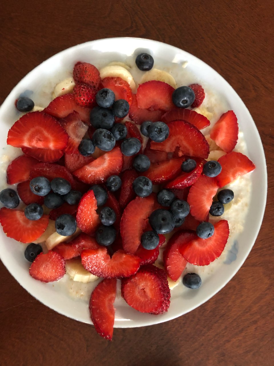 Breakfast oatmeal with banana, strawberry and blueberries Directions, calories, nutrition