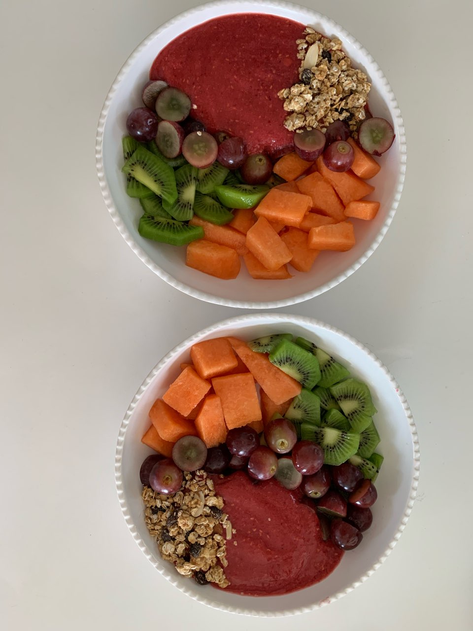 Strawberry Raspberry Smoothie bowl with Kiwi and Grapes Directions