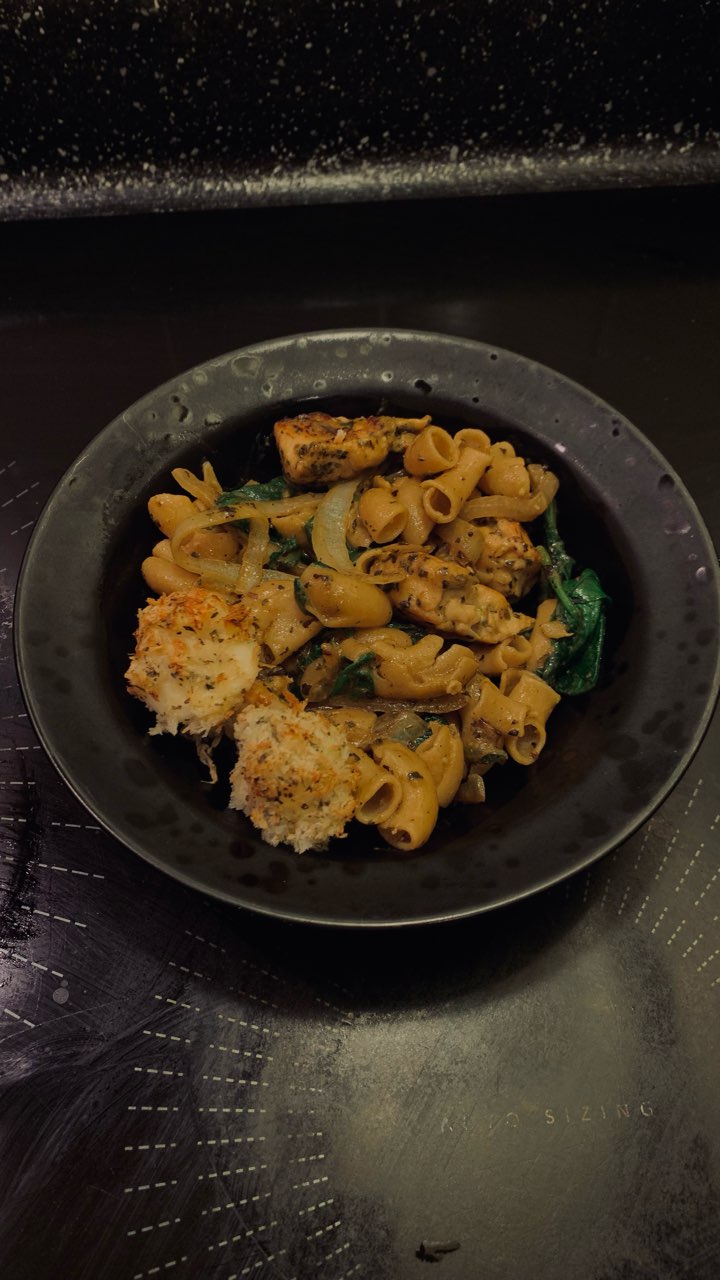 zonekidd’s garlic chicken pesto pasta Directions, calories, nutrition